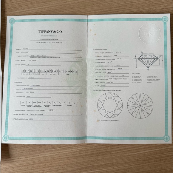 Platinum w/ diamond Tiffany & Co classic and timeless engagement ring - Picture 12 of 13